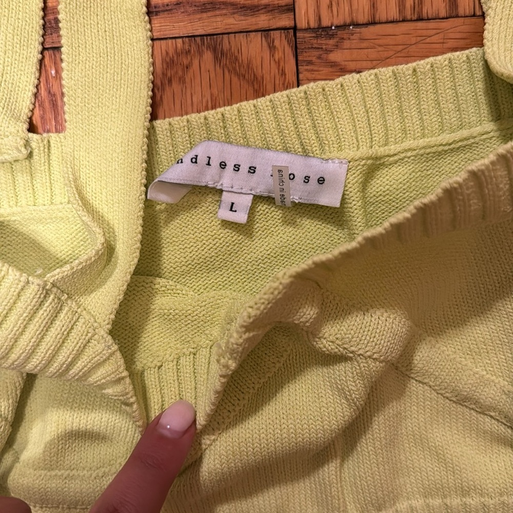 GREEN ENDLESS ROSE RIBBED CROP TOP - Picture 5 of 5